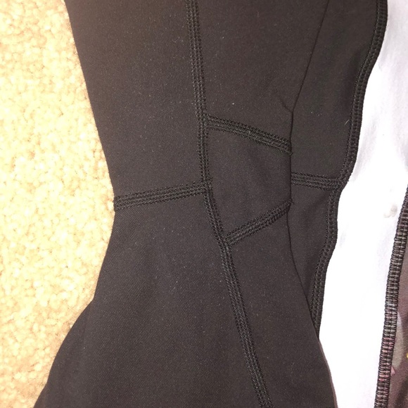 lulu lemon booty shorts - Picture 4 of 8